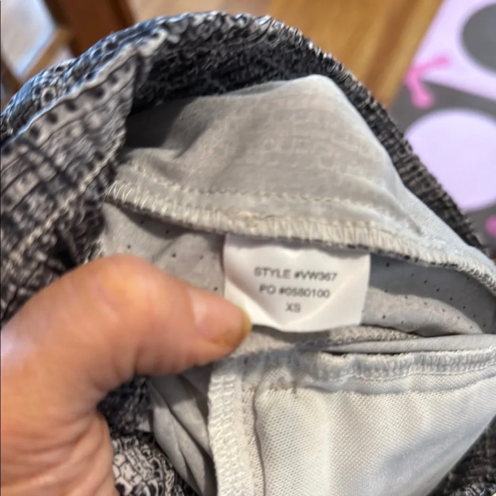 Vuori Women's Athletic Shorts in Black and Gray XSmall - Picture 8 of 8